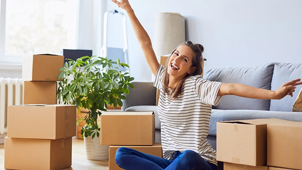 Mujer en Mudanza sin Estrés porque contrató un trastero con Zulubox
